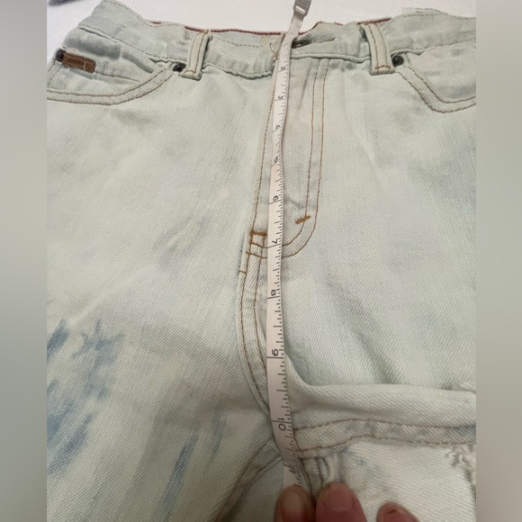 Eddie Bauer Size 8 Regular Faded Shorts with natural stretch & a raw hemline. - Picture 6 of 11